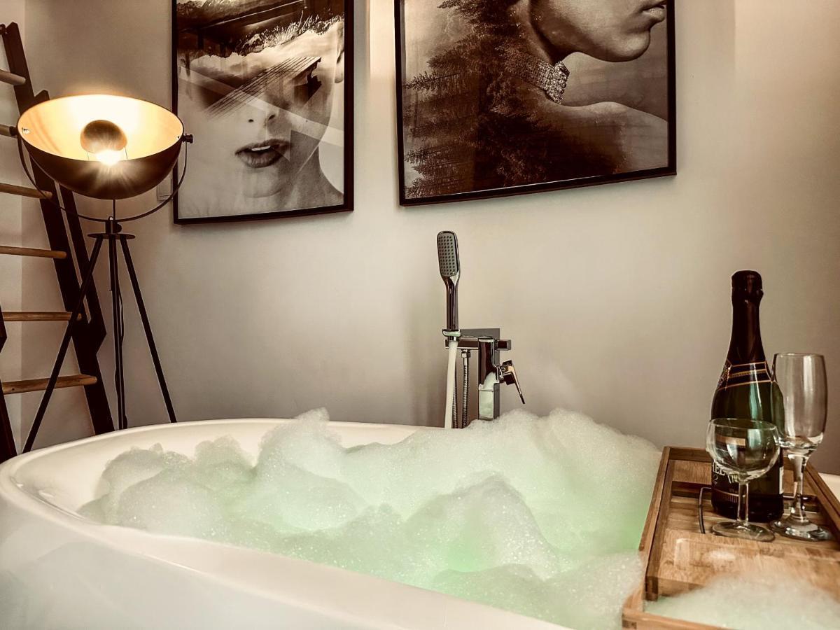 Apartment Premium Jacuzzi For Couples, Old Town